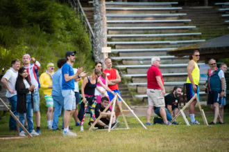 Meeskonnad ehitavad katapulte